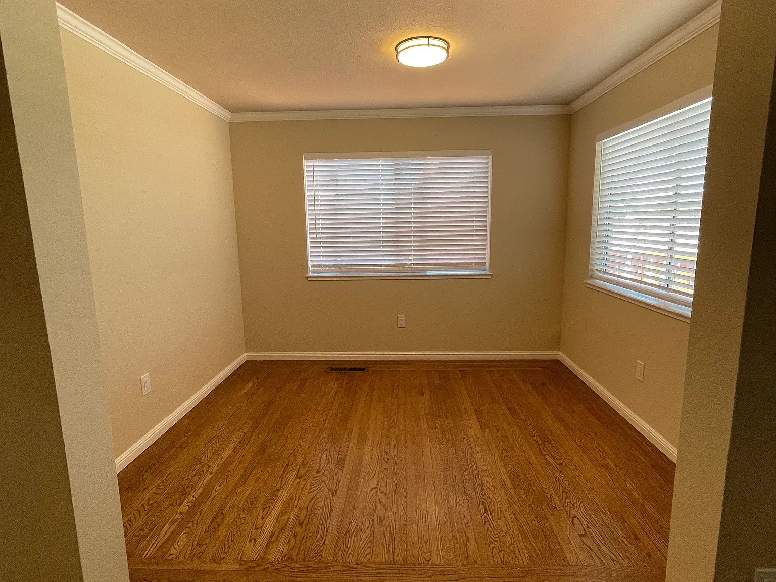 4 bed, 2.5 bath, 2023 sqft, $3,400 — Photo 4