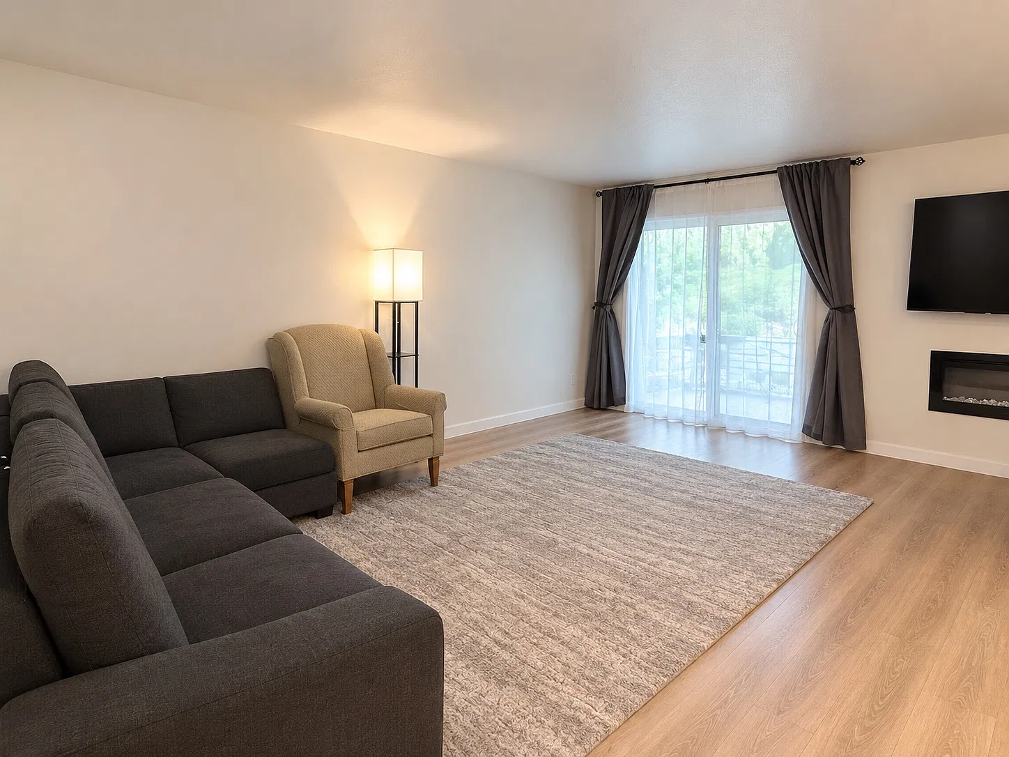2 bed, 2.5 bath, 1340 sqft, $3,500 — Photo 2