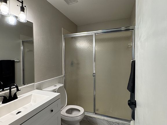 5th image of 1031 Station St #A