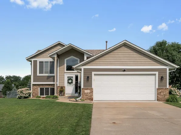 9042 Idaho Ave N, Brooklyn Park, MN 55445