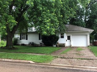 255 1st St SW, Britt, IA 50423