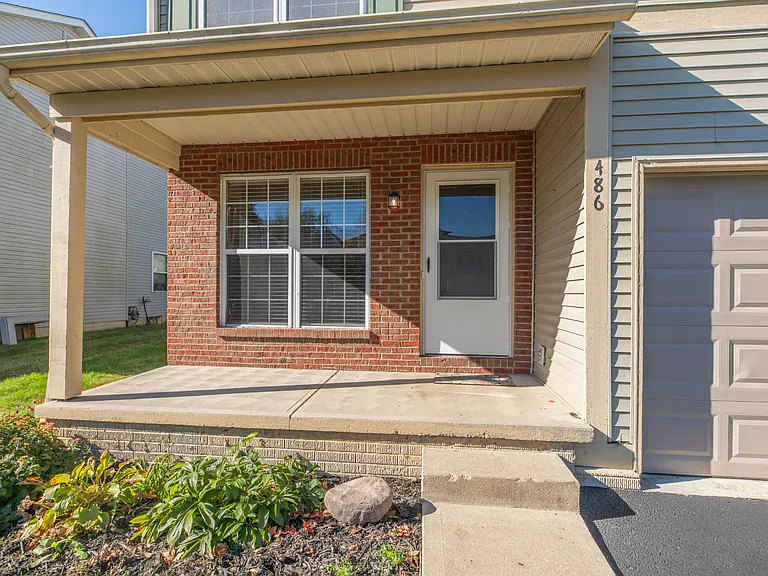 484-486 Applegate Ln — Photo 2