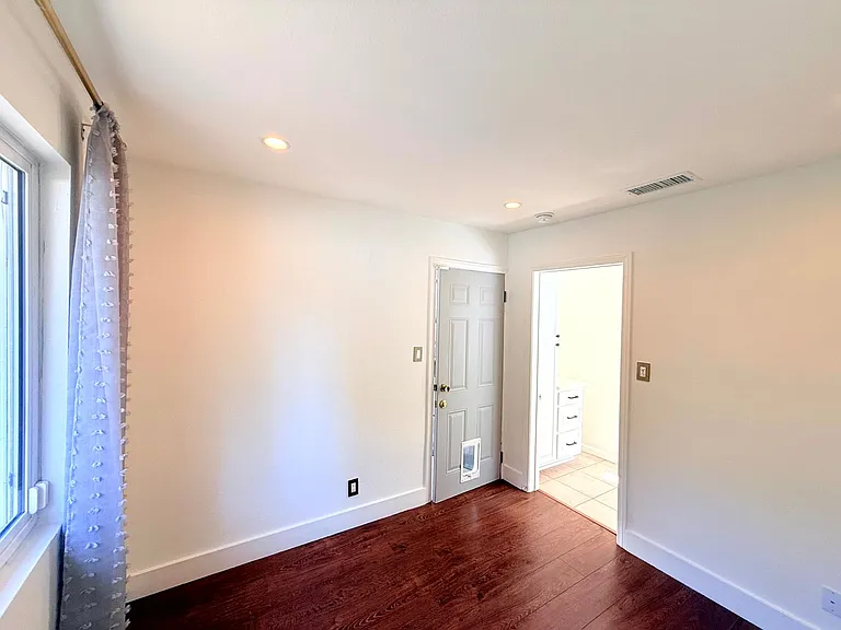 4447 Lockwood Ave — Photo 28