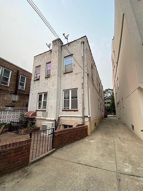2nd image of 1110 59th St