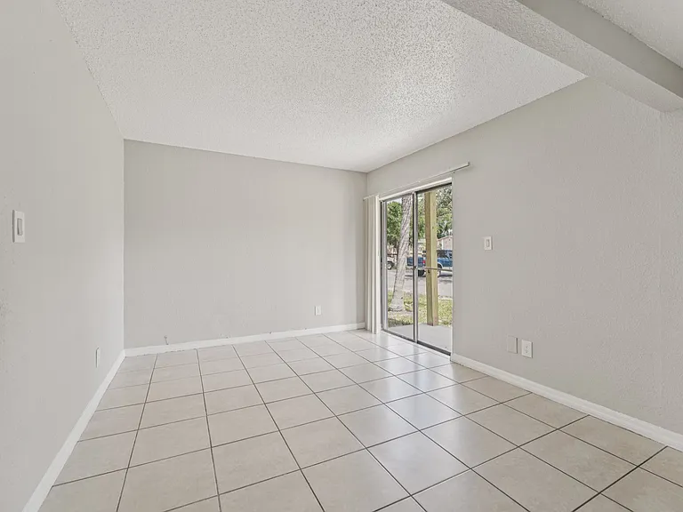 Del Rio Apartment Homes — Photo 36
