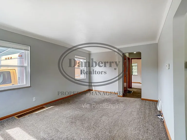 347 Darrow Ave — Photo 6