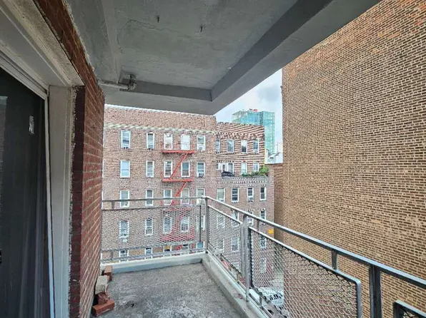 43-43 Kissena Boulevard image 10 of 11