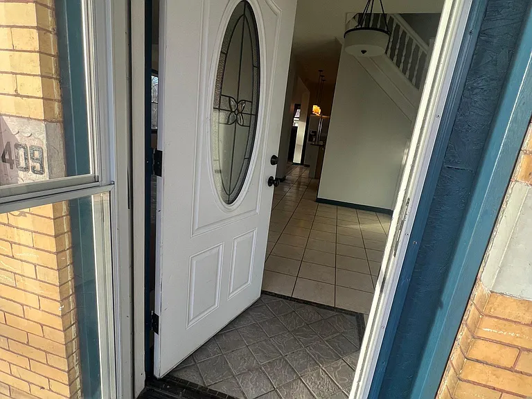 409 Zara St — Photo 13
