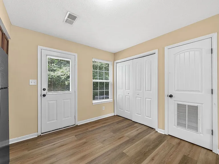 Mccormick Lane-2260 — Photo 14
