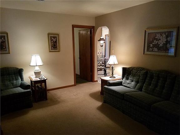 4th image of 2034 Clawson Ave