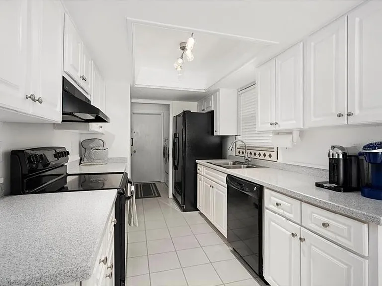 2828 Wesleyan Dr — Photo 11
