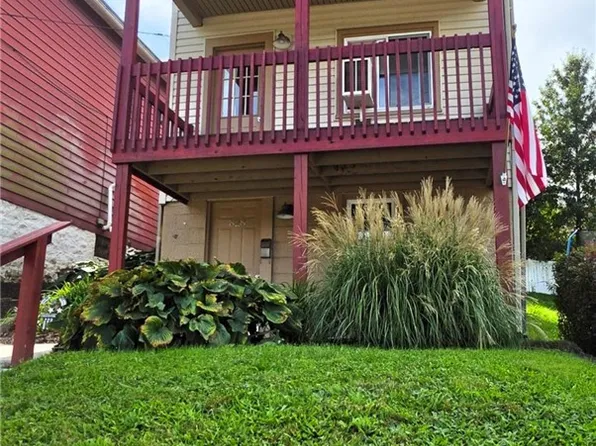 828 8th St, Trafford, PA 15085