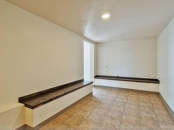 3rd image of 1089 Central Blvd