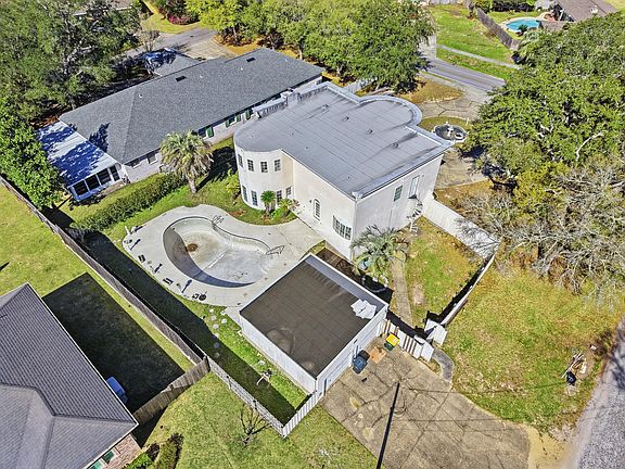 3rd image of 588 Mooney Rd