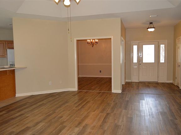 3rd image of 210 Windsor Garden Dr