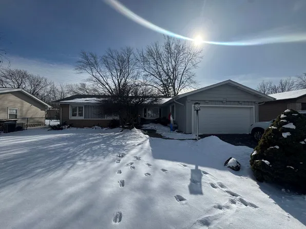 73 Braemar Dr, Elk Grove Village, IL 60007