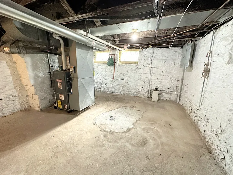 209 Mary St — Photo 28