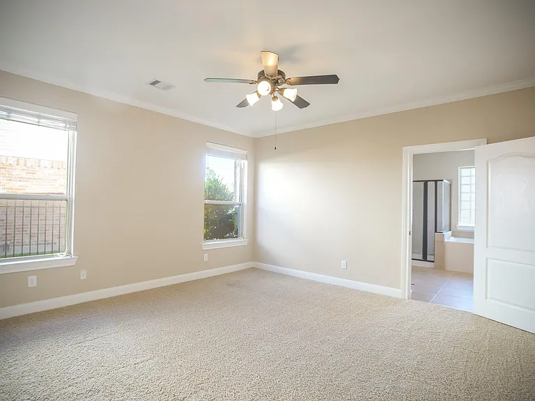 2 Hadlock Pl — Photo 29