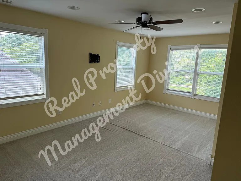 701 S Columbia Ave — Photo 2