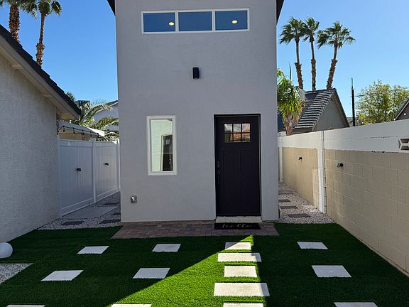 4th image of 344 Esquina Dr