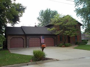 209 8th St SW, Independence, IA 50644