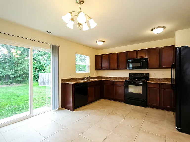 1192 N Aberdeen Dr — Photo 6