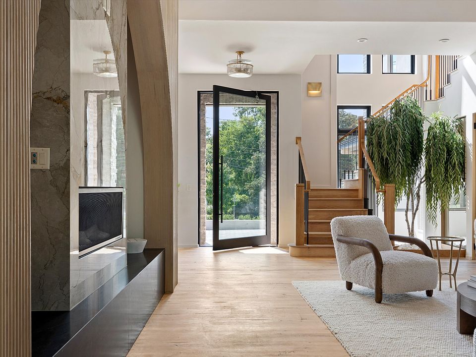 1st image of 860 Brook Hollow Rd