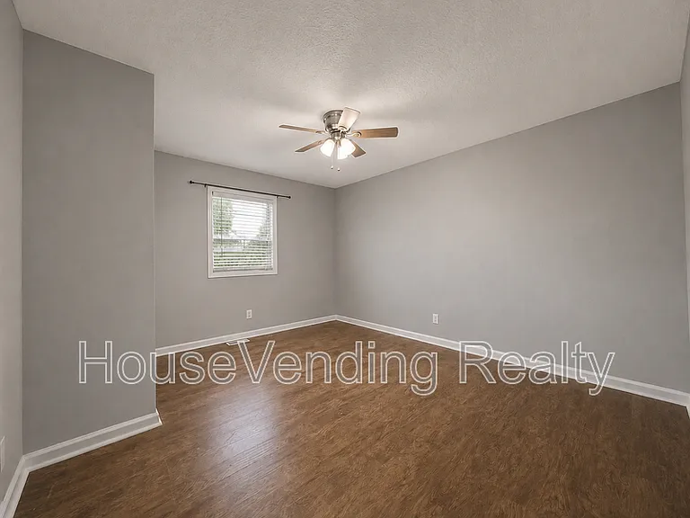 2214 Highland Rd — Photo 8