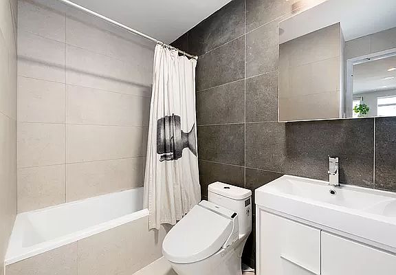 5th image of 138 Quincy St #3
