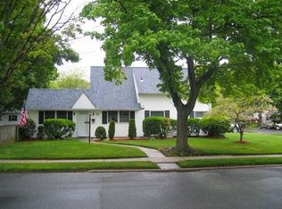 2 Tusk Ln, Wantagh, NY 11793