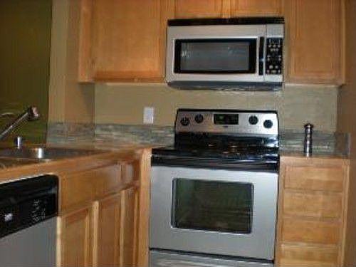 3rd image of 945 26th Pl NE Unit B