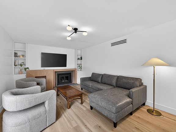 3rd image of 2030 26th Ave NW