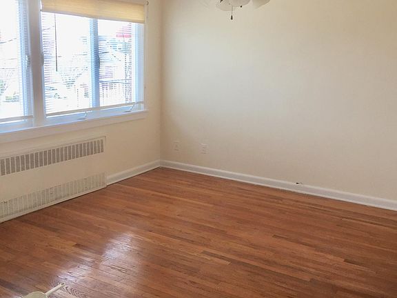 4th image of 557 Beach 128th St #2