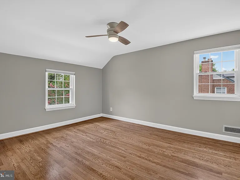 9315 Linden Ave — Photo 16