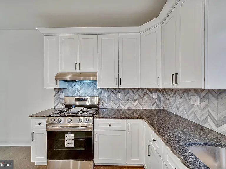 274 Oak Ave — Photo 6
