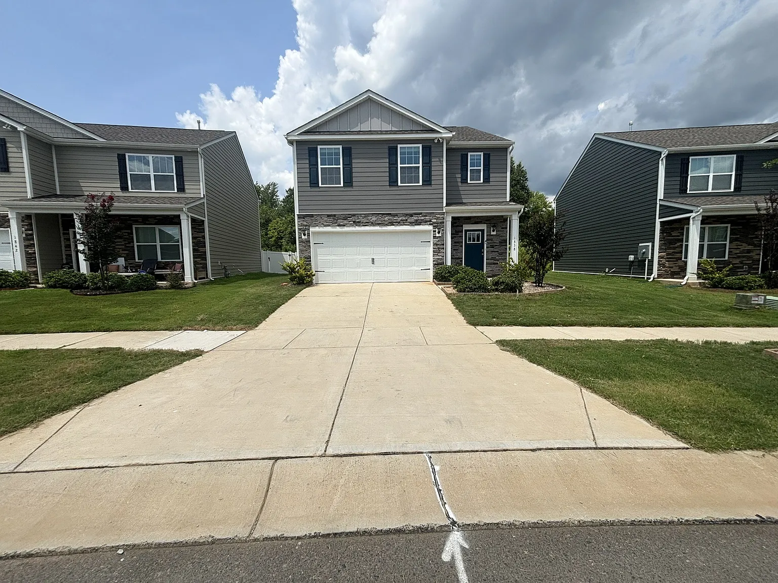 5 bed, 2361 sqft, $2,195 — Photo 2