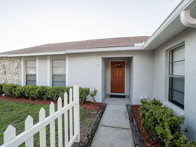 902 Whisler Ct — Photo 2