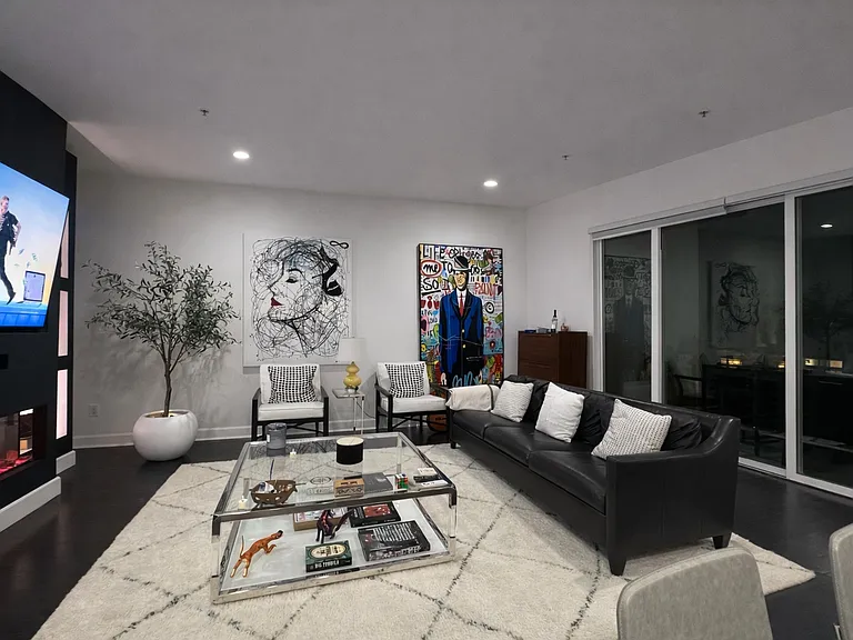 300 E 4th St #402 — Photo 3