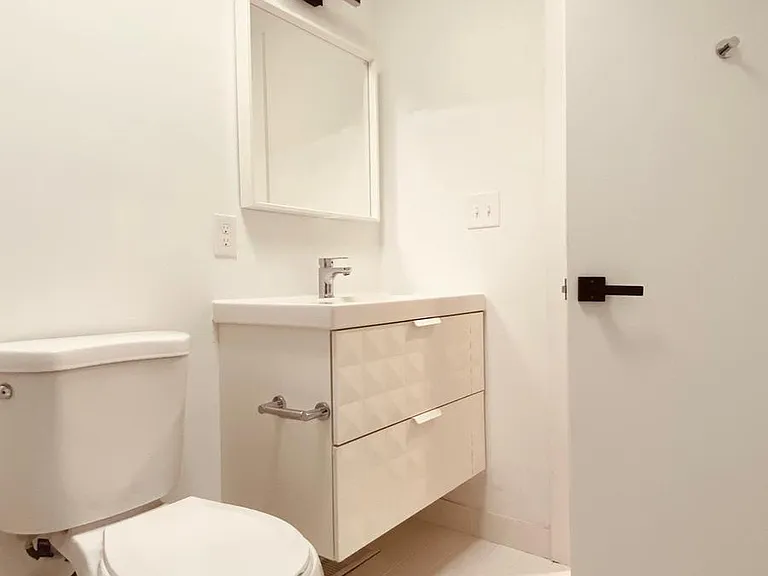 2727 Huntingdon Ave — Photo 3