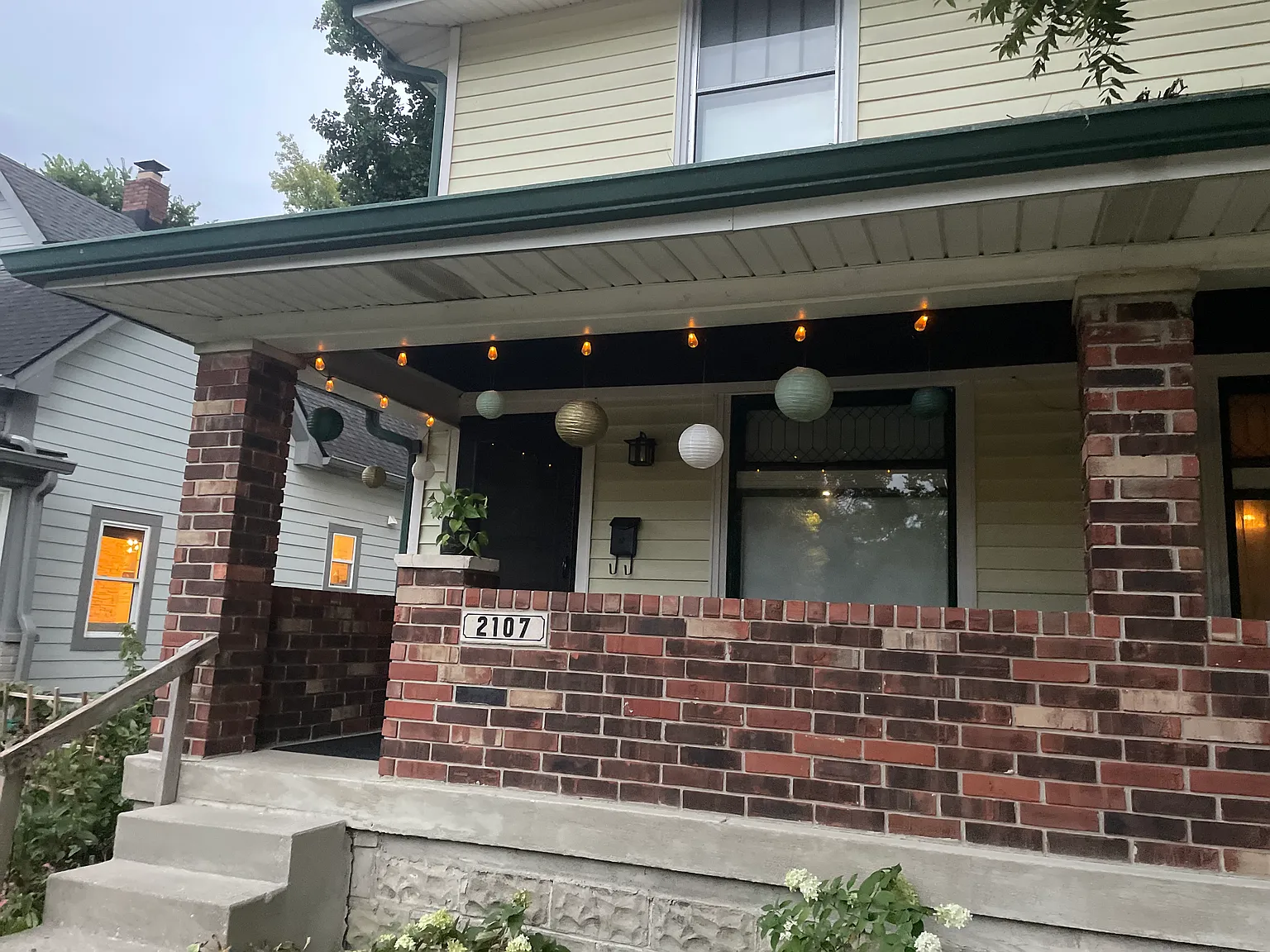 3 bed, 1.5 bath, 2400 sqft, $1,550 — Photo 1