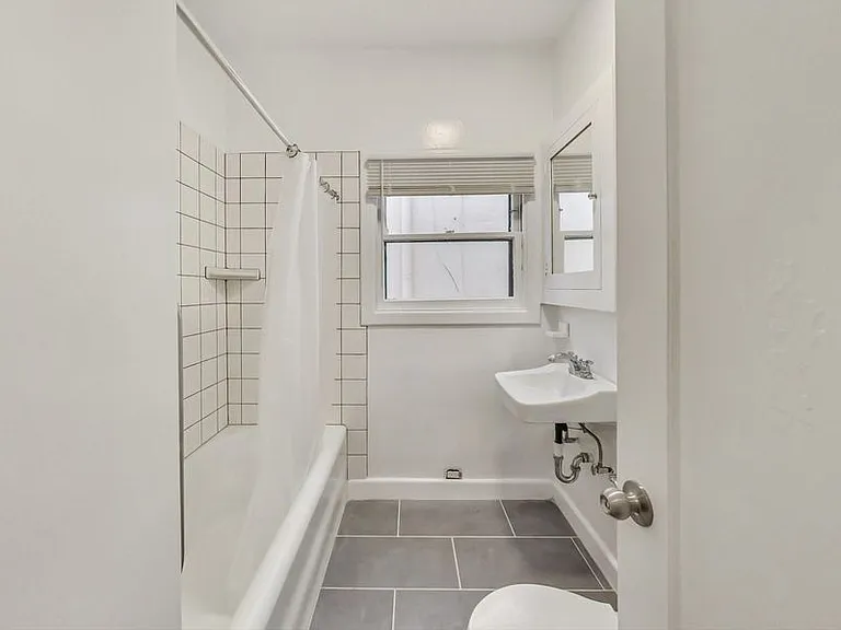 295 Macarthur Blvd #C — Photo 5