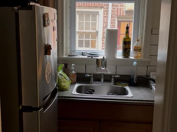 4th image of 105 N Mole St