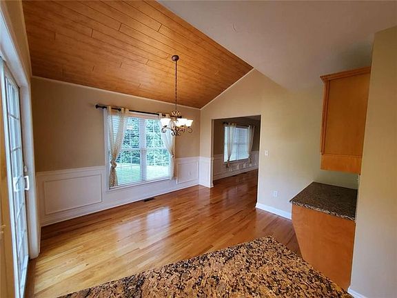 5th image of 2426 Wheatland Cir