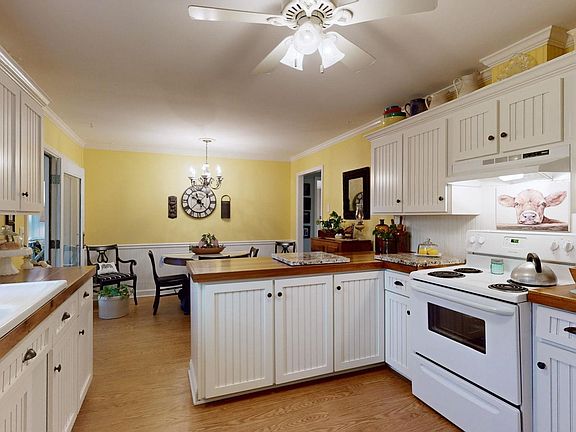 3rd image of 261 Faxon Rd