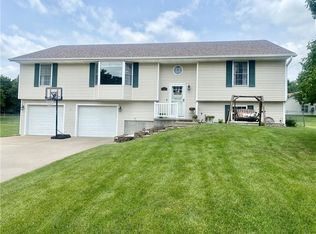 1804 Cypress Dr, Maryville, MO 64468