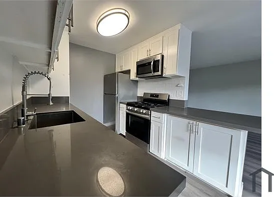 4816 August St #5 — Photo 2