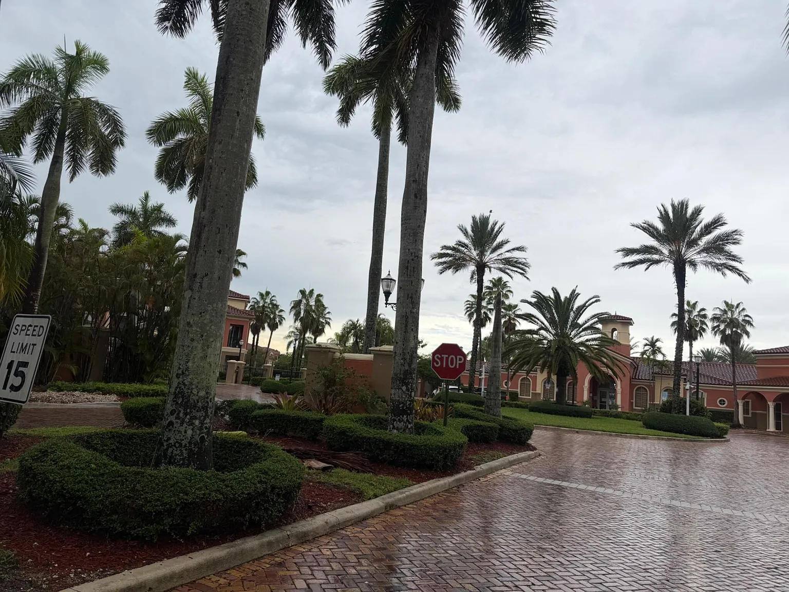 2 bed, 2.0 bath, 1068 sqft, $2,300 — Photo 2