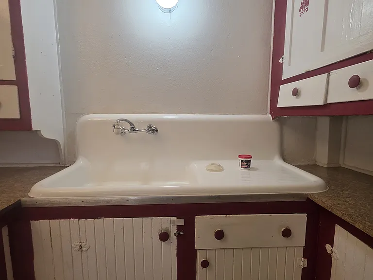 634 SW Church St — Photo 10