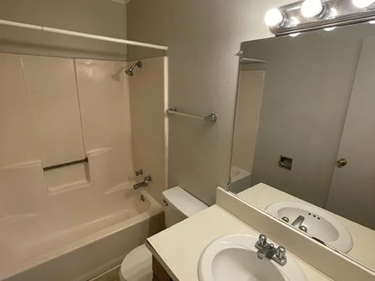 200 Loire Ave — Photo 14