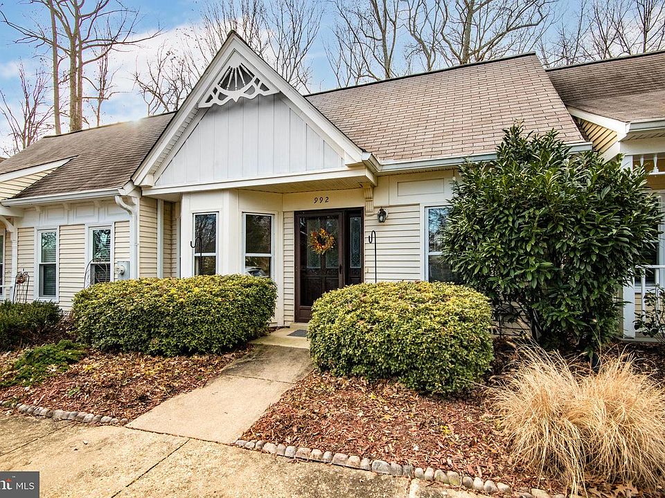 1st image of 992 Riversedge Cir